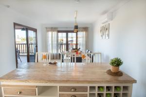 big_vista_reina_dining_table