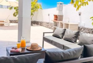 Villa Vista Oceana - BBQ and Lounging Area